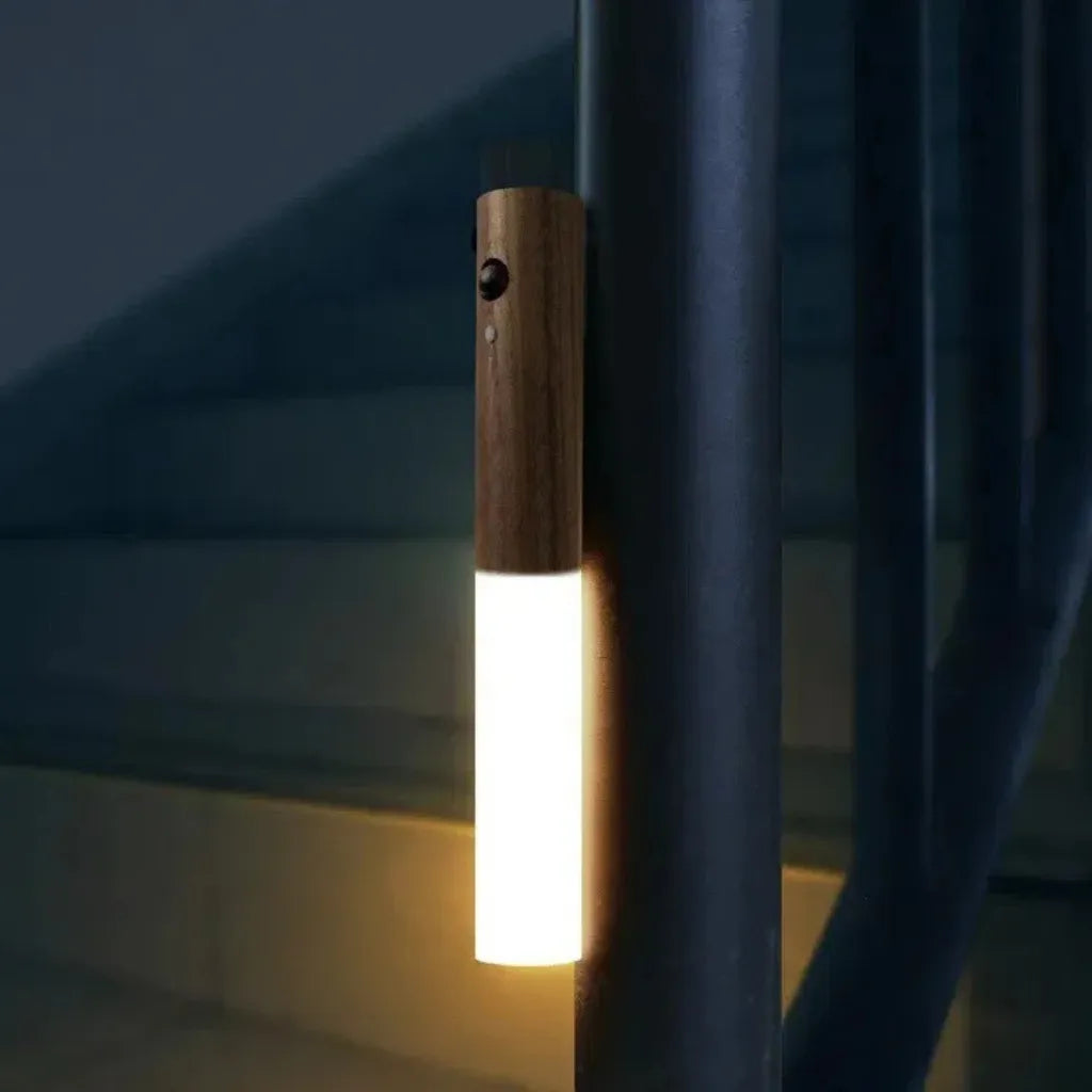 LÁMPARA NOCTURNA CON SENSOR DE MOVIMIENTO